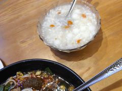 -爆炸头阿姨小四川正宗川味小吃(无任何分店)