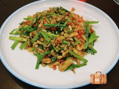 韭菜炒河虾-湘聚南县土菜馆(龙山二路店)