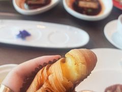 金枕飘香榴莲酥-金鹰国际酒店·满园春中餐厅