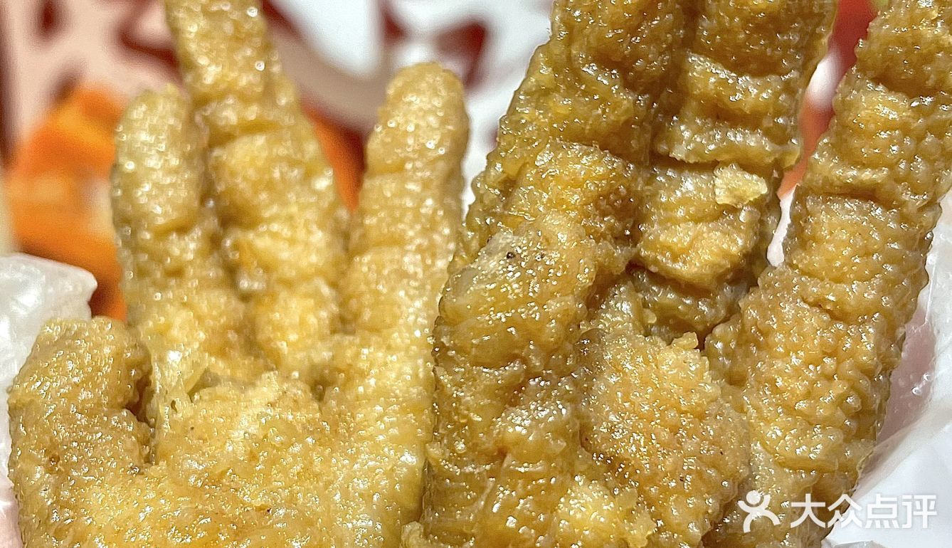 路过一定要买！它家虎皮鸡爪真的好好吃啊..
