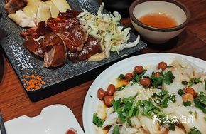 Twenty-Four Aromas Roast Goose with Four Treasures