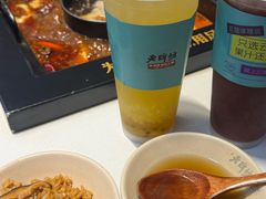 -老牌坊云南鱼豆花火锅(哈西万达店)