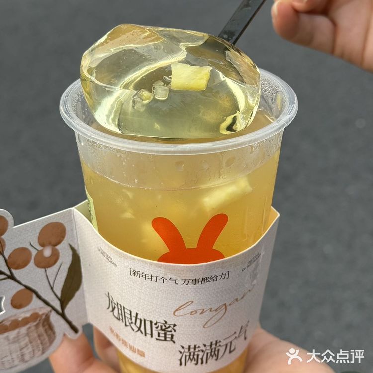 书亦这波赢麻了！！龙眼新品好喝s了[流泪]