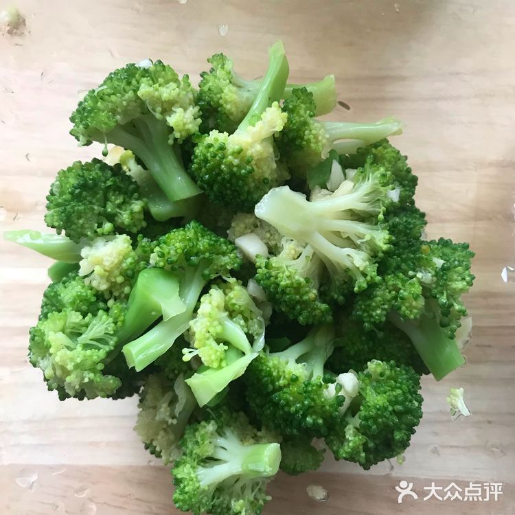 减肥也要吃好,减肥午餐—蒜蓉西兰花