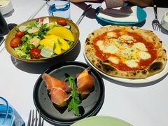 芒果牛油果大虾色拉-乐意坊Alla Torre意大利手工披萨(陆家嘴旗舰店)