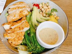 鸡肉牛油果芒果色拉-Wagas沃歌斯(合生汇店)