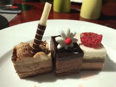 -东西风牛排馆周末烧烤自助(首都机场希尔顿店)