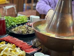 -果松木炭酸菜铜火锅·外婆参鸡汤