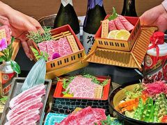 -山川小町·极番烧肉(新地假日广场店)
