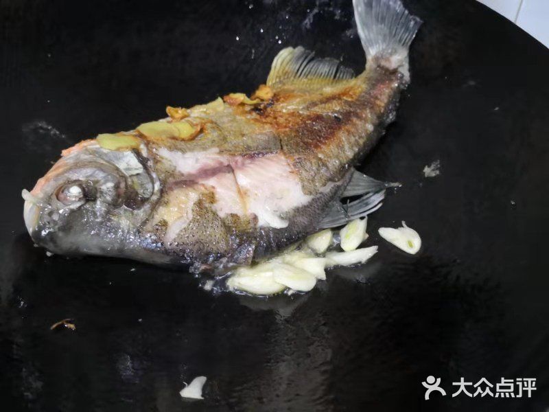 酸菜红烧金鲳鱼，高蛋白低脂肪为健康打call！