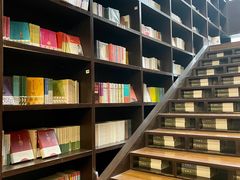 -钟书阁(松江泰晤士小镇店)