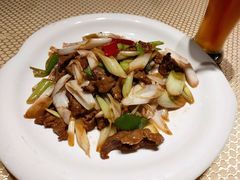 葱爆羊羔肉-巴扎美食·新疆菜·西域歌舞表演餐厅(新疆大厦店)