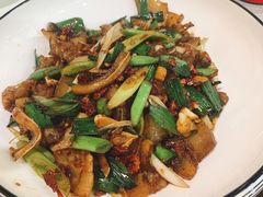 大蒜辣椒炒猪脸肉-何氏排骨(左家塘店)