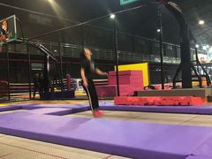 -嘿哟动霸CHUA·新潮玩运动娱乐中心·蹦床滑冰团建乐园