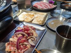 -围炉肉舍•炭烤活鳗•丹东海鲜烤肉(步行街店)