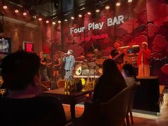 -FOUR PLAY BAR