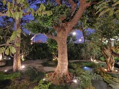 -Chom Cafe and Restaurant