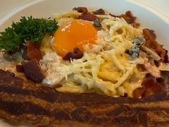 -Chom Cafe and Restaurant