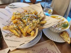 -Mark&Mars Restaurant