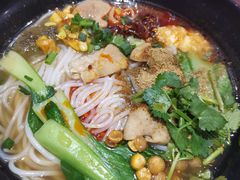 白家肥肠粉-爆炸头阿姨小四川正宗川味小吃(无任何分店)