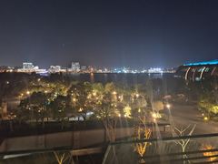 -上海滴水湖皇冠假日酒店