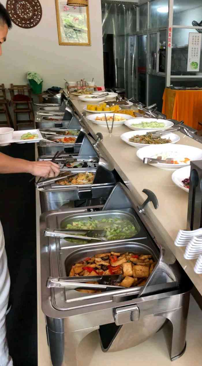 小区楼下的店,专门吃素食的,种类不是特别多.