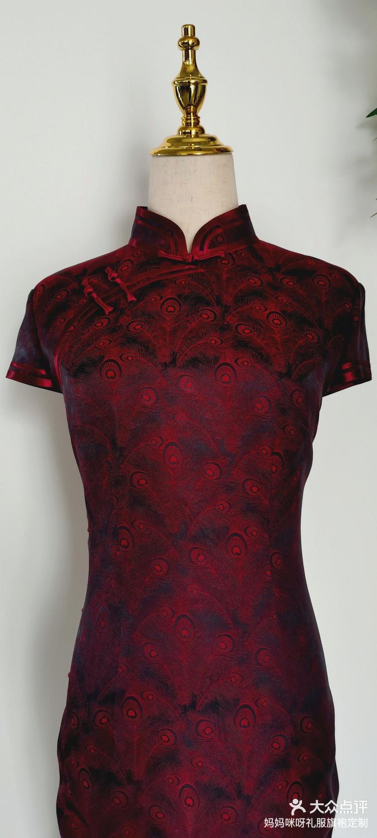 红色真丝提花盘扣旗袍