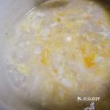 秋季的早餐，来一份润肠暖胃的～燕麦鸡蛋粥