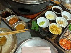 -围炉肉舍•炭烤活鳗•丹东海鲜烤肉(步行街店)