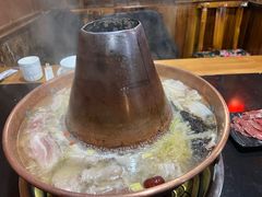 -果松木炭酸菜铜火锅·外婆参鸡汤