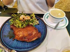 秘制瑞士鸡脾配黑醋酱大虾沙律菜-羽山冰室