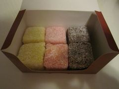Lamington&nbsp;Cake&nbsp;Combo-麦当劳(新王府井店)