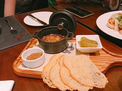 -恰餐厅及酒吧 CHAR Bar & Grill (北京丽都皇冠假日店)