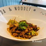 中午饭点需要排队 还好我机智
