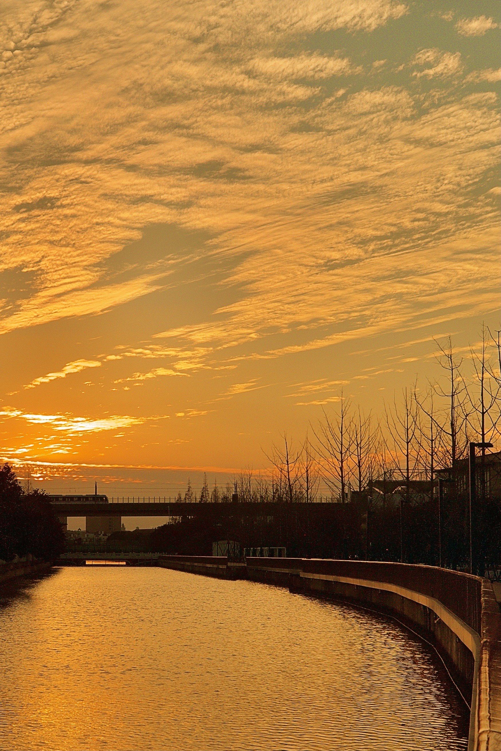 夏天的夕阳很美