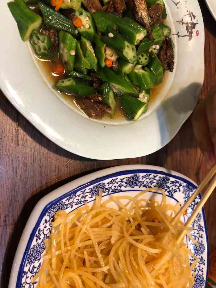 食客狼(德胜店)-"菜还行,味道也不错,量也还行.有个男服.