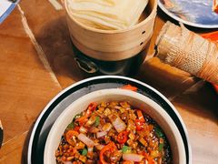 传统黑三剁配薄饼-雀舞云南菜(天津天河城购物中心店)