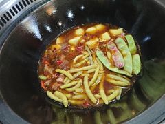 -哈尔滨烧烤·山河村铁锅炖(交大店)