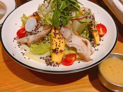 芒果烤鸡藜麦沙拉-MR.ROCKY洛奇先生RESTAURANT&BAR(宝安壹方城店)