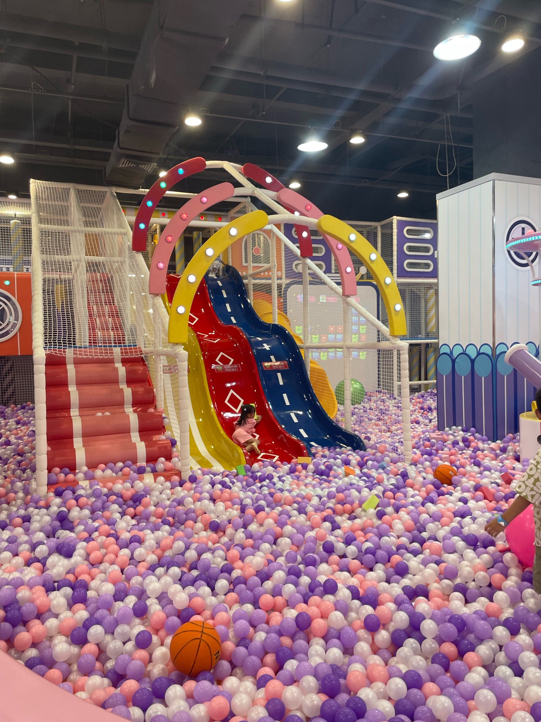 天天领红包儿童天地简直必去啊,宝龙乐园的儿童天地,充值完一次三十