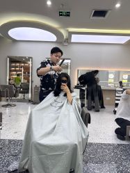 -苏豪路易士·嘉玛发廊
