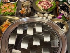 -围炉肉舍•炭烤活鳗•丹东海鲜烤肉(步行街店)