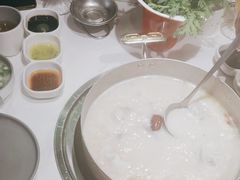 -洪氏嗨捞·广东猪肚鸡·椰子鸡火锅(西咸万象城店)