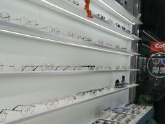 -一人多镜蔡司·依视路眼镜店(琉璃店)