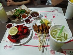 -东海岸人工湖美食村