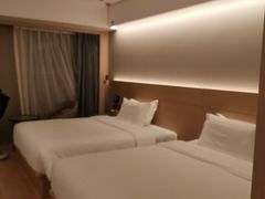 -铂领荟酒店(军区总医院熊猫基地西大门地铁站店)