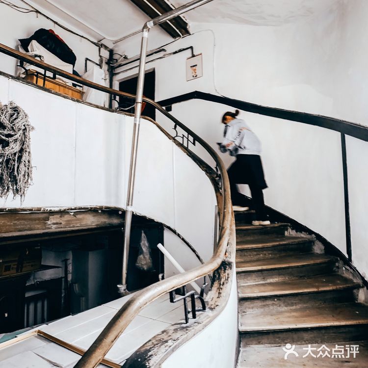 隐藏长乐路老建筑里🏠鲜为人知🌀旋转楼梯
