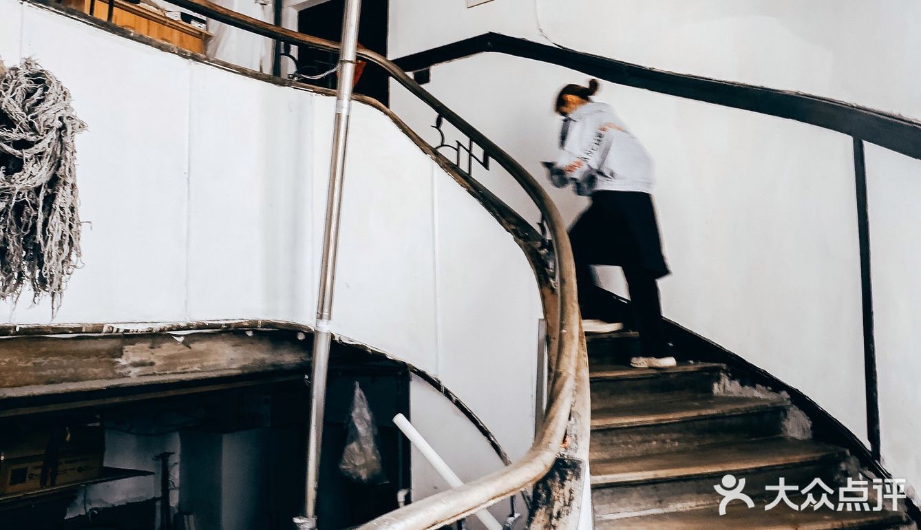 隐藏长乐路老建筑里🏠鲜为人知🌀旋转楼梯