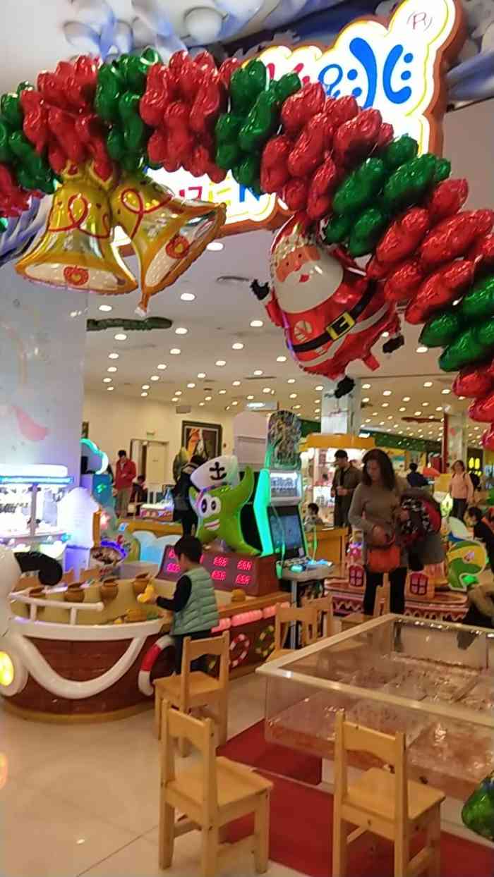 蹦奔跳(久金广场店)-"还行,比杨浦滨江百联大,可以坐小火车和飞.