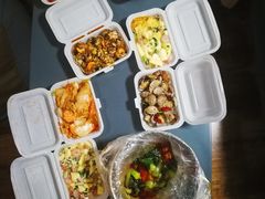 白菜炒大虾、铁板蛋豆腐、蚝油扇贝、辣炒蛤蜊、水煮肉片、干炸里脊-华春餐馆(鱼山路店)